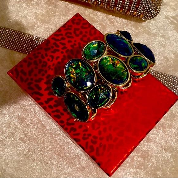 Beautiful statement bracelet - Picture 2 of 3